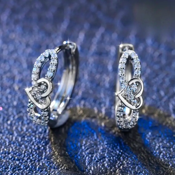 Women’s 925 Sparkly Sterling Silver Heart Hoop Earrings - NWT - Picture 1 of 6